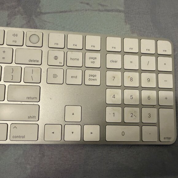 Apple Magic Keyboard with Numeric Keypad (A1843) — Silver Aluminum - Picture 4 of 8